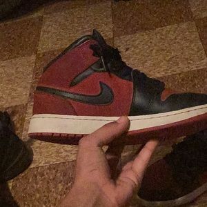 Jordan 1 mid